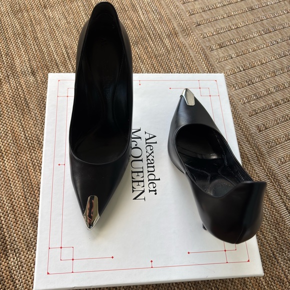 Alexander McQueen Black and Silver Heels - Picture 4 of 7